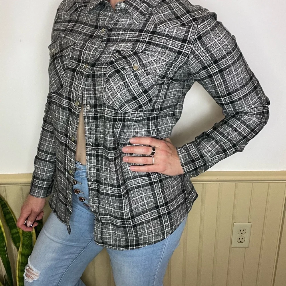 Wrangler Shirt Gray Long Sleeve Plaid Flannel Lightweight Women’s Sz M - Picture 1 of 10